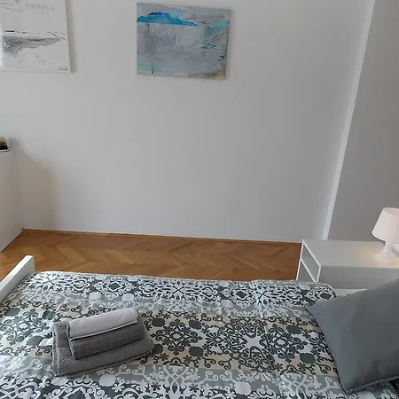 Appartement Ellalinda *