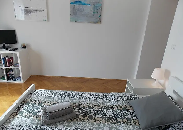 Apartment Ellalinda *