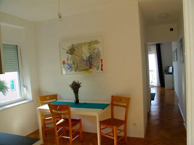 Apartment Ellalinda *